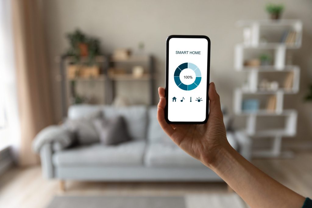 Ce gadgeturi îți fac viața mai ușoară în 2025 – top produse utile acasă